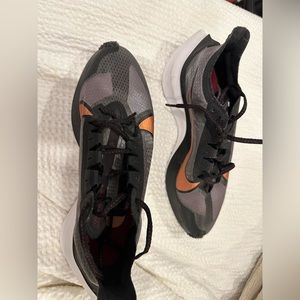 Nike running sneakers women’s size 9 never worn